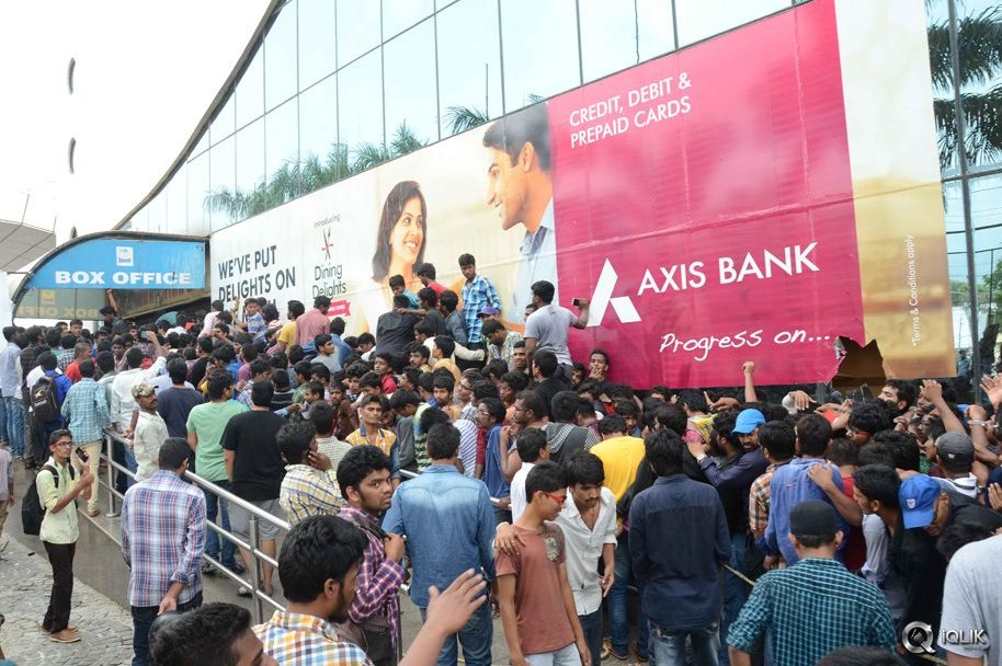 Baahubali-Tickets-Hungama-at-Theaters